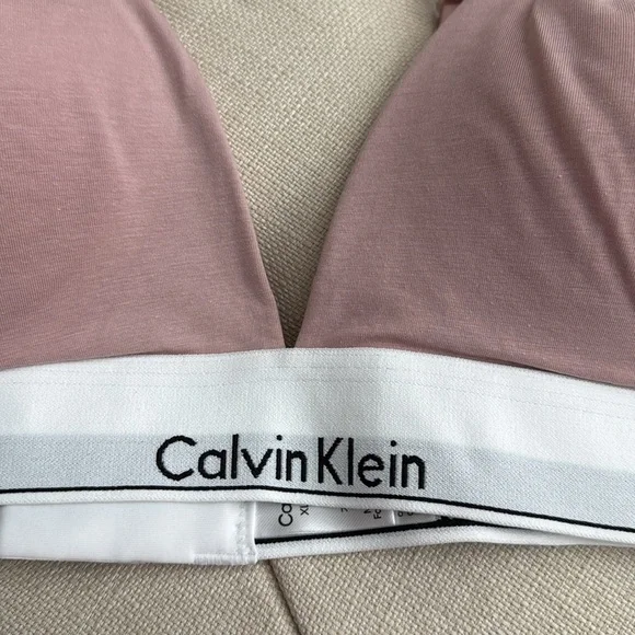 NWT Calvin Klein Pink Bra with Adjustable Straps and Elastic Band - Picture 2 of 8